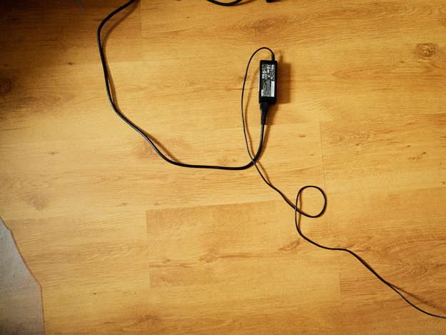 Kabel; cord; ładowarka; charger